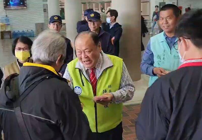 澎湖縣長陳光復摔倒重傷送醫 澎湖各界不分黨派集氣 - 政治