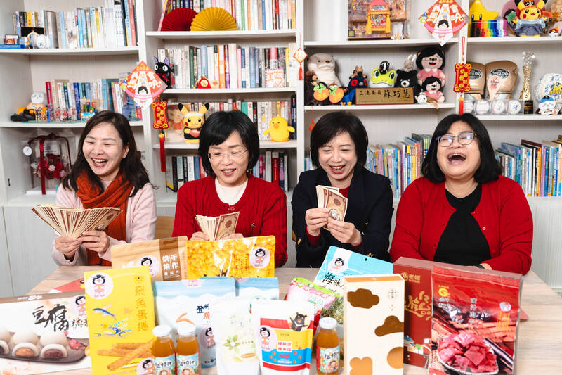 大年初二吃台灣農特產品 蘇巧慧攜3名縣市首長參選女力組「行銷連線」推銷