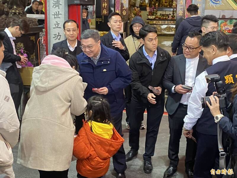 行政院長卓榮泰基隆天顯宮參拜 祝福童子瑋成為「持家的市長」