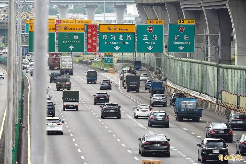 初三出遊注意!國道、台鐵、高鐵齊塞 運量車流最尖峰