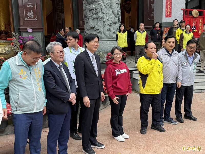 「咪琴」粉絲大集合!副總統宜蘭二結王公廟發福袋 近2000人排隊領