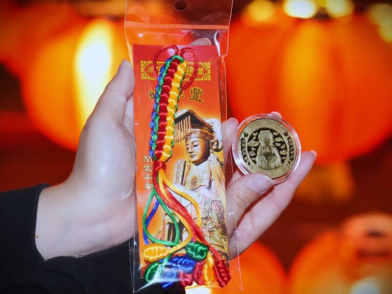 豐原慈濟宮打造「媽祖童樂園」燈組 初七起加碼贈錢母、月老姻緣繩