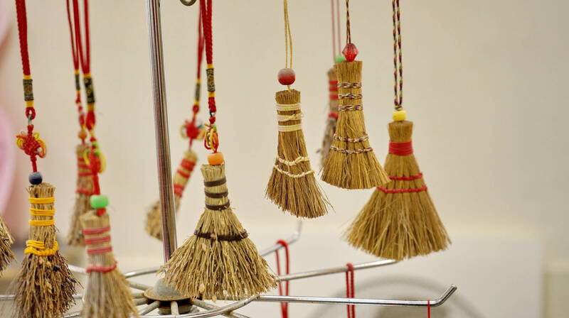 「掃帚庄」保存古早農村文化 台南新營姑爺社區教綁貴黍帚