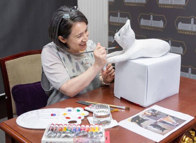 副總統級校稿!插畫家繪「4戰貓萌圖」 釣出蕭美琴親回「1失誤」