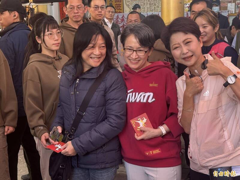 蕭美琴返鄉發福袋喜遇麻吉老同學 回憶2人國二大冒險