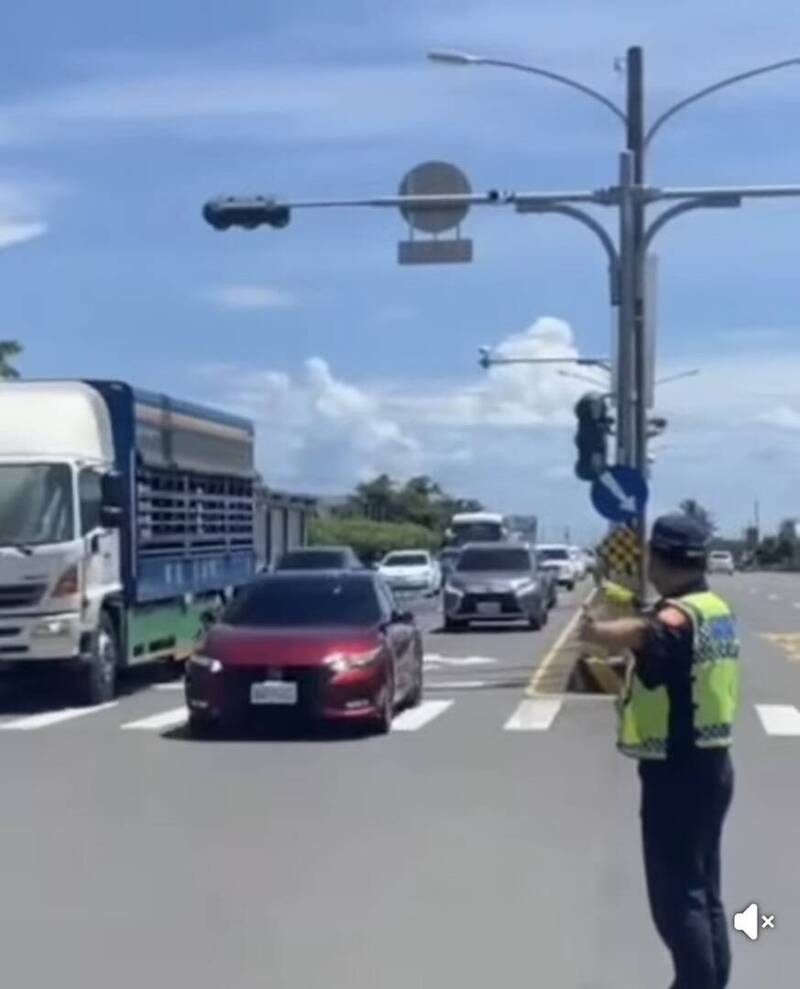 大年初三南台灣好天氣、出遊人潮大增 屏鵝公路燈號長綠紓解車潮