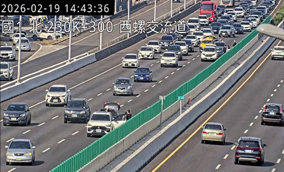 初三國道車禍約百件 高公局提醒國5北上恐塞至深夜、明晨