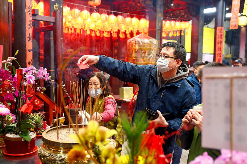 《TAIPEI TIMES》Using substandard incense could raise lead levels: doctors