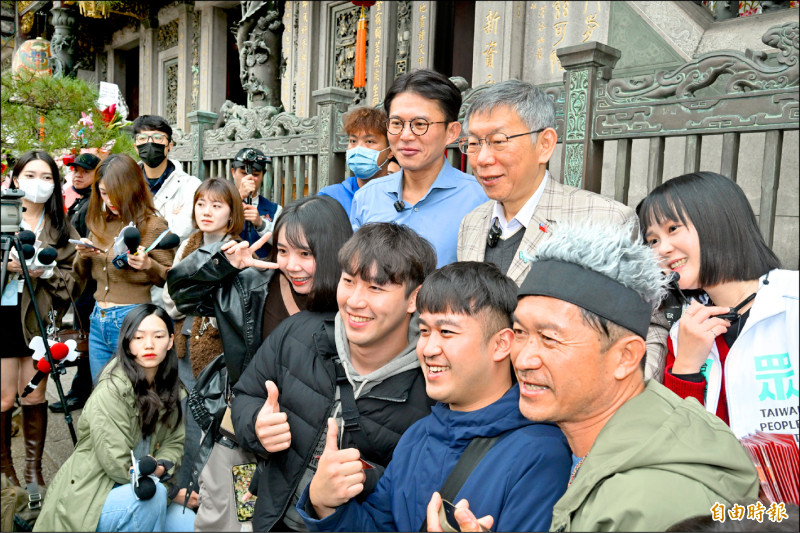 九合一選輔選列車鳴笛》柯黃頻頻合體 拉抬民眾黨選將