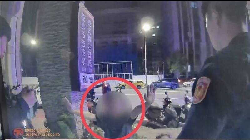 唱歌變調尋仇 新店莽漢持刀刺傷兩女當場被逮