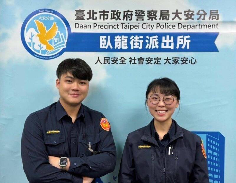 大安分局卧龙街派出所警员韩佳晋（左）、吴婉绫（右）。（记者陈彩玲翻摄）