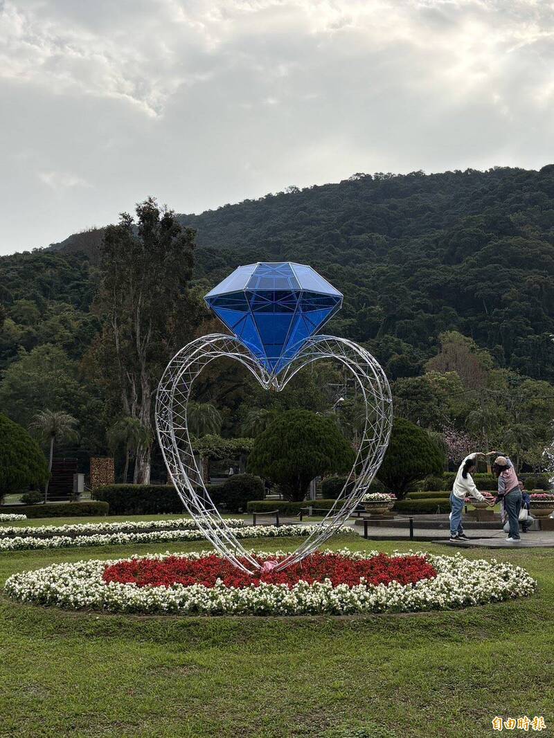 士林官邸鬱金香展2/26登場 巨大愛心鑽戒閃耀春日浪漫相「鬱」