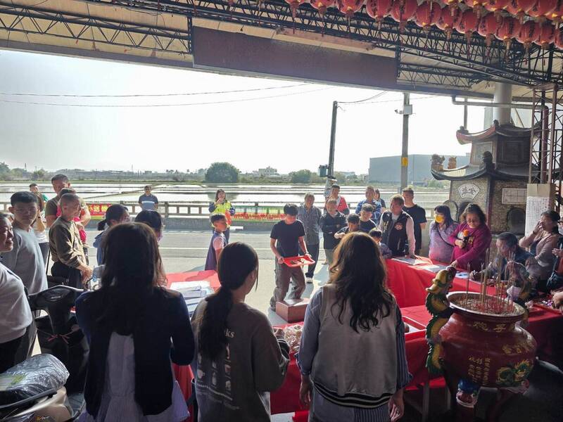 彰化花壇250人博杯大戰！ 模具男連擲5聖杯奪冠機車騎回家 - 生活 - 自由時報電子報