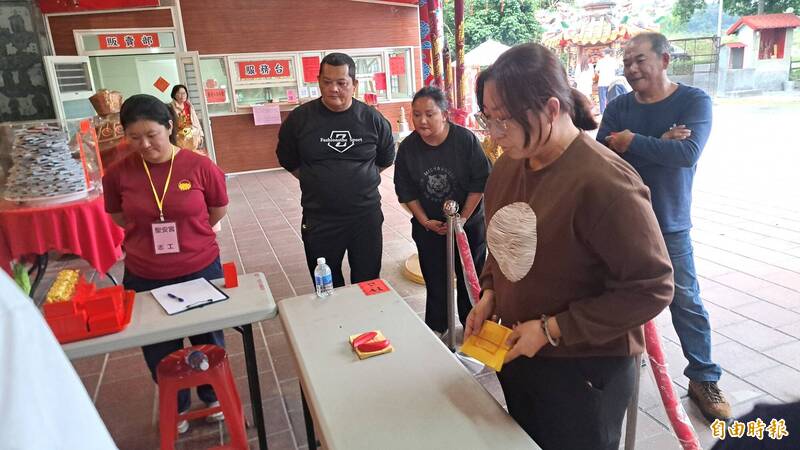 鹿野聖安宮擲筊挑戰百萬無人成功 廟方宣布明年加碼至200萬