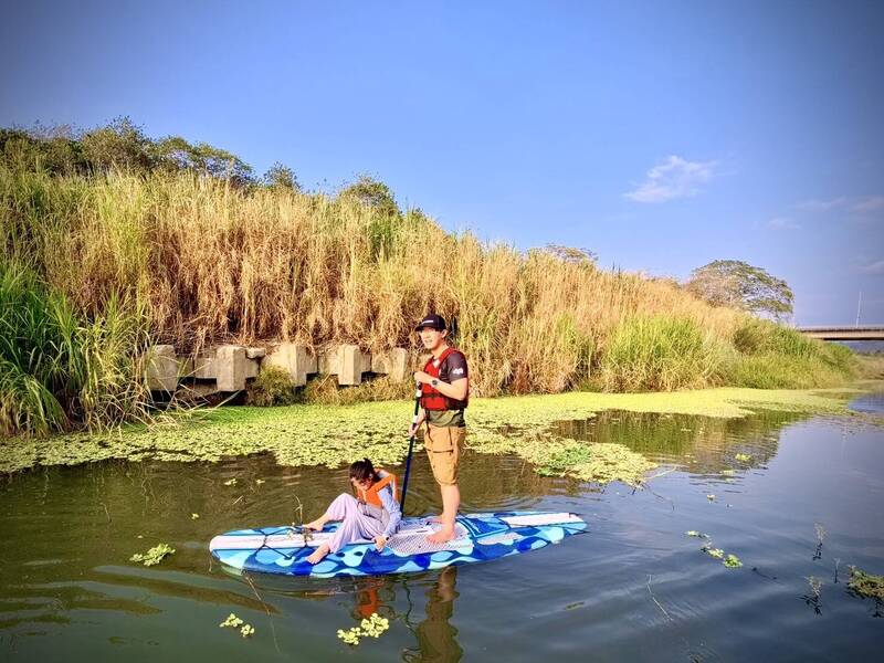 南投燈會SUP立式划槳體驗 探索南投版亞馬遜河