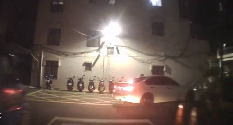 毒蟲違停拒檢終遭壓制 原來帶著槍毒又毒駕