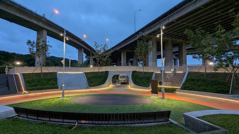 台66橋下空間華麗變身人氣景點! 平鎮運動公園獲公共工程金質獎