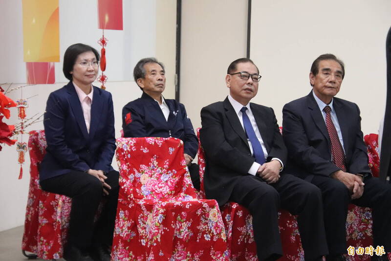 新春團拜與陳見賢同台沒互動 徐欣瑩直球「希望跟大家一起打拚縣政」