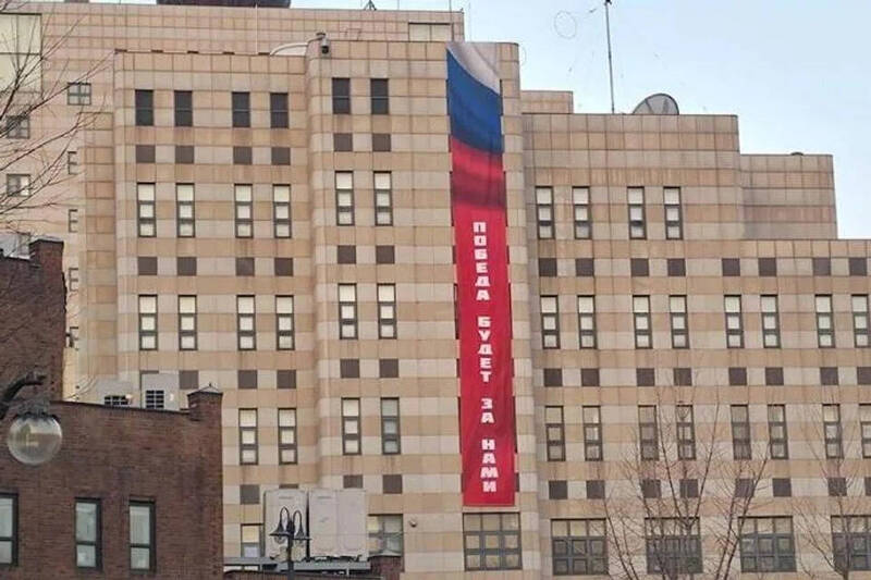 戰爭宣傳進駐首爾!俄使館踩紅線掛「勝利」布條 南韓抗議