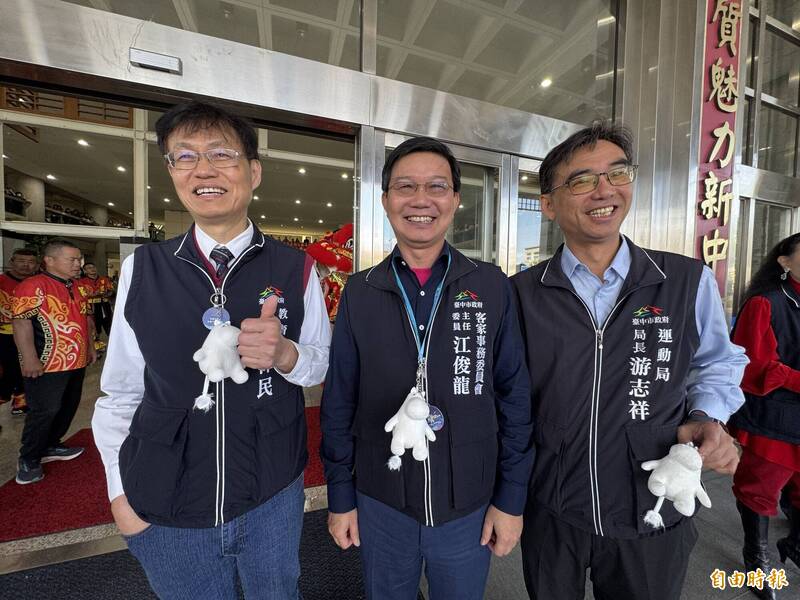 台中陽明市政大樓新春團拜 一級主管帶「姆明」宣傳中台灣燈會