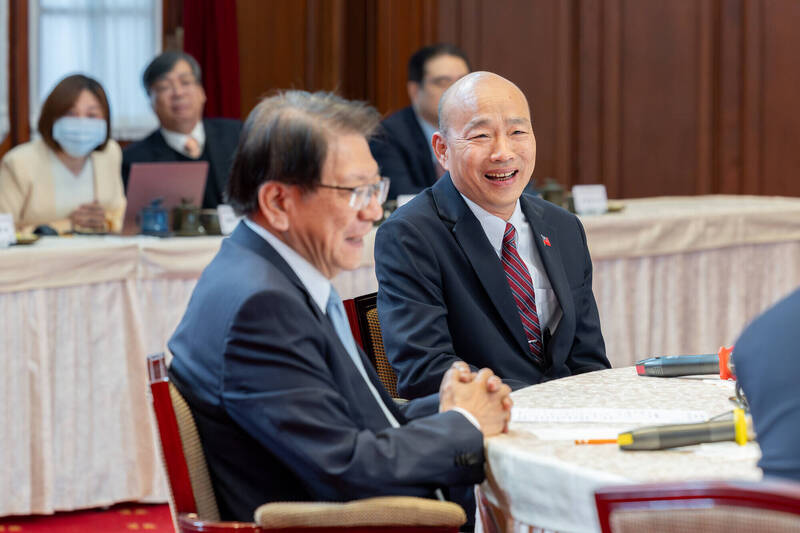 五院茶敘幽默過招! 韓國瑜怕「化骨綿掌」 賴清德:我專長是「止咳化痰」