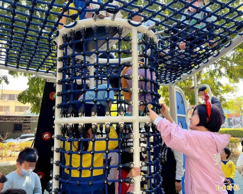 台中大明兒童公園新遊戲區啟用 小朋友體驗攀爬遊具樂翻