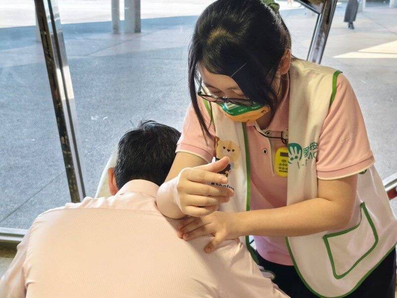 2026台北燈節走到腳痠?勞建處推暖心免費視障按摩服務