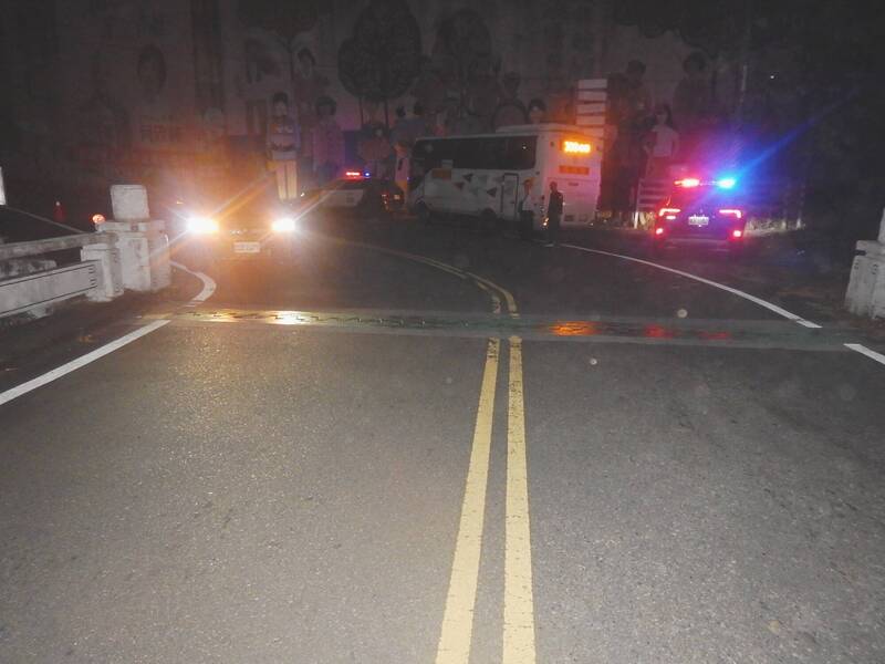 公車過彎與轎車擦撞 幸公車上的乘客皆未受傷