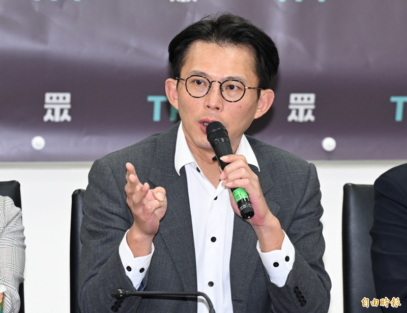 被抓包撤競選看板稱「風太大」 黃國昌遭疑要退選爆氣了!