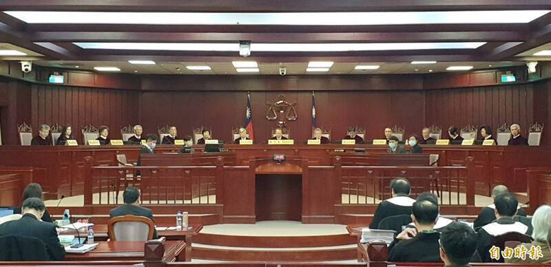 獨家》「兩個太陽」撕裂憲法法庭 首位律師遞狀聲請3大法官迴避