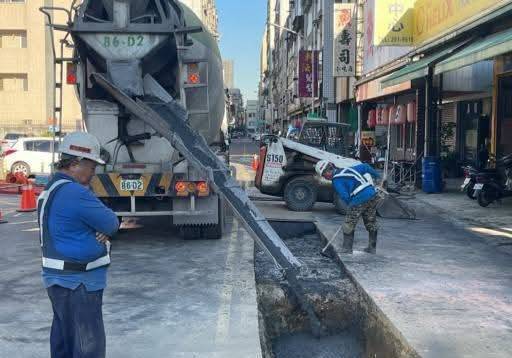焚化再生粒料廣泛應用在道路基層與管線回填。（市府提供）