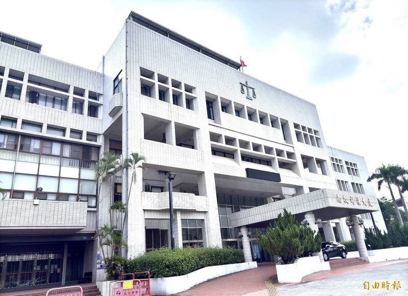 男開大貨車撞人肇逃 見義勇為駕駛和1物揪出父為子頂罪