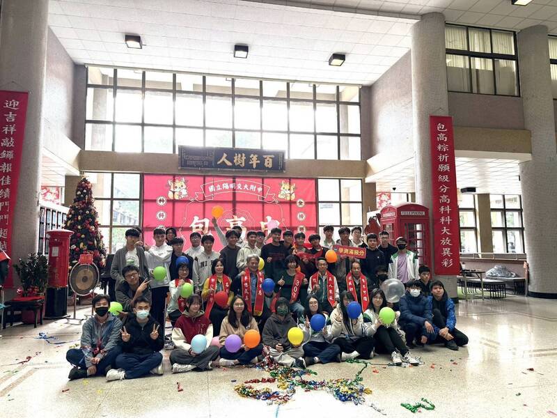 陽明交大附中改隸首屆畢業生考出滿級分 數理秀實力