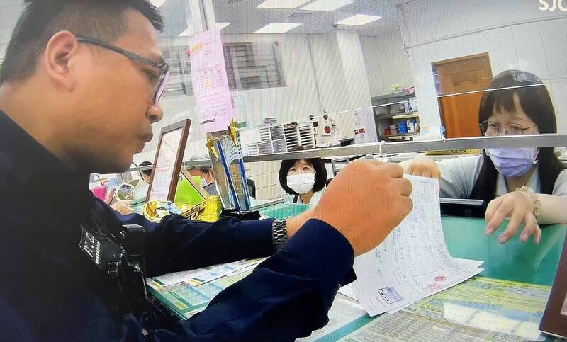 假投資稱代操股票 7旬婦險匯54萬