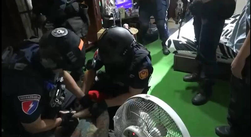 赴中學釣魚盜刷!刺青師聯手竹聯幫假裝水公司 詐107人騙450萬