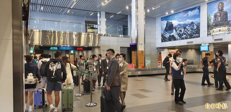 台中機場領行李等太久 海關新增手提行李安檢動線