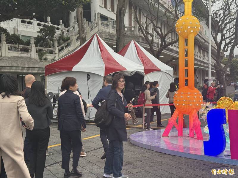 台北燈節將點燈!上海燈區矗立捷運出口 民眾憂:台北變配角了嗎?