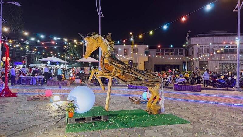 嘉義水上燈區「奔騰」主燈點亮 象徵災後重生希望