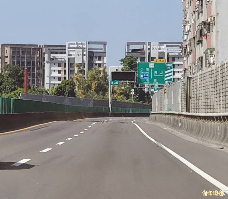 改道行駛!台88線鳳山、大發交流道路不平 3/2晚封閉8小時維修