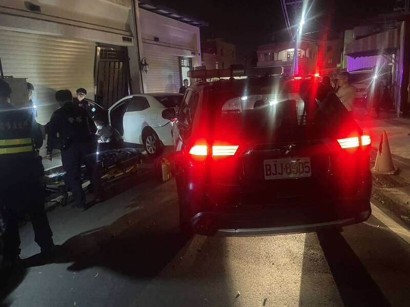 毒駕拒檢狂飆 闖紅燈撞民宅遭警壓制逮捕