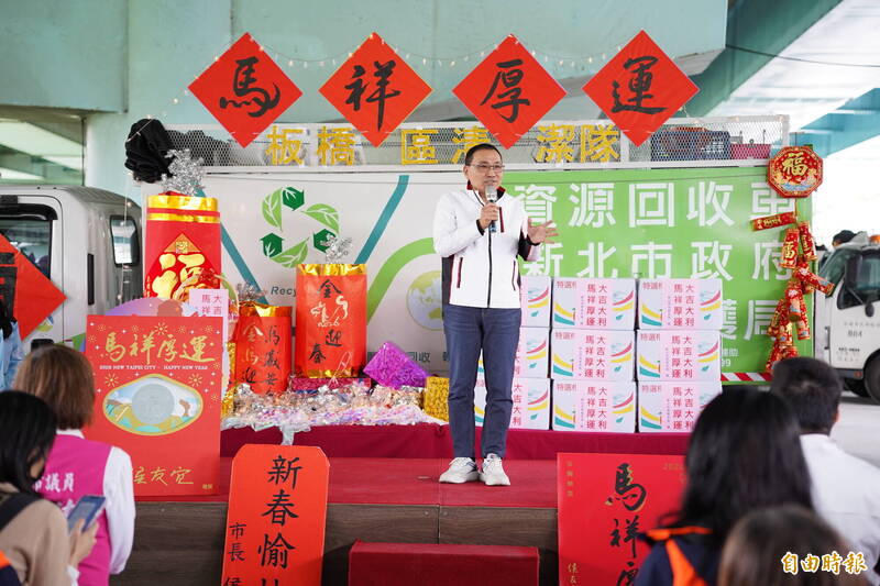 慰問春節「清潔英雄」辛勞 侯友宜:清潔隊增227人、購88輛清潔車