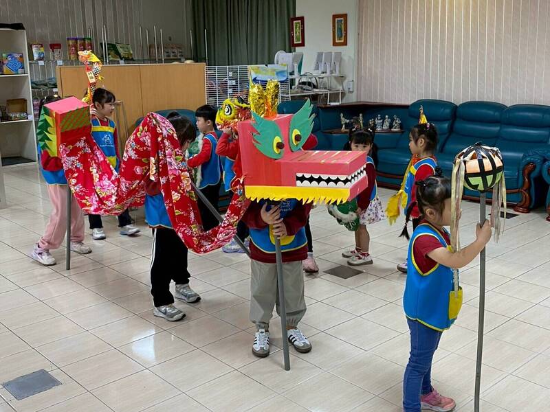 元宵送暖!幼兒園舞龍賀節 童心祝福溫暖植物人