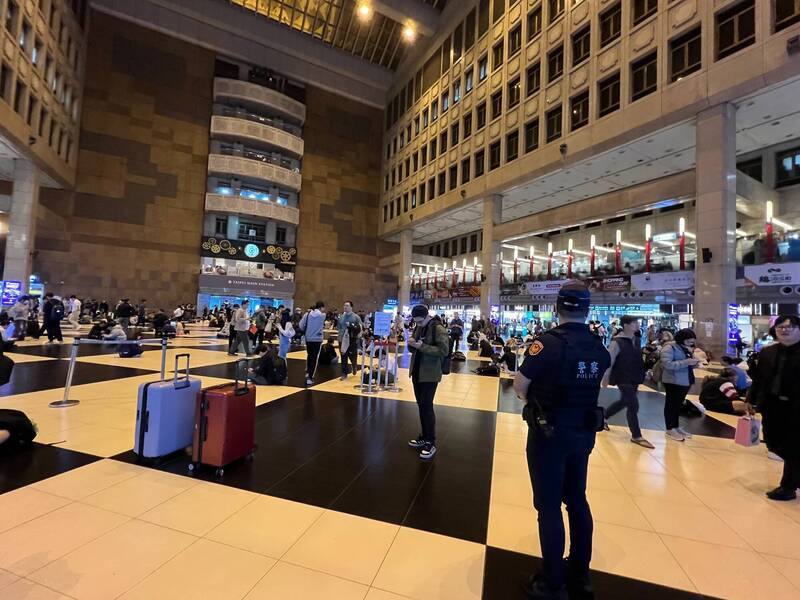 連假前夕台鐵接獲炸彈恐嚇 鐵警加強維安戒備