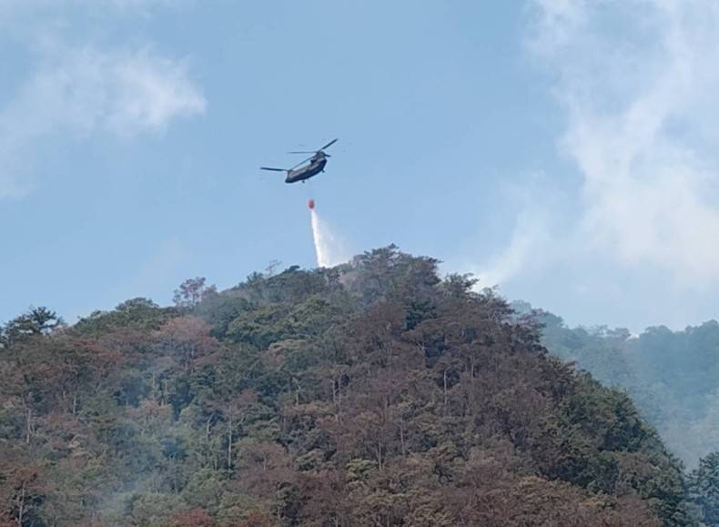 埔里林班地大火延燒40公頃 陸空日夜灌救剩1公頃零星煙點
