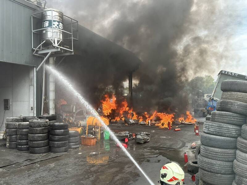 屏東長治汽車回收廠火警 37分鐘撲滅