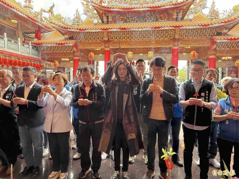 合體楊瓊瓔刻意保持距離?鄭麗文北屯參拜未談台中初選