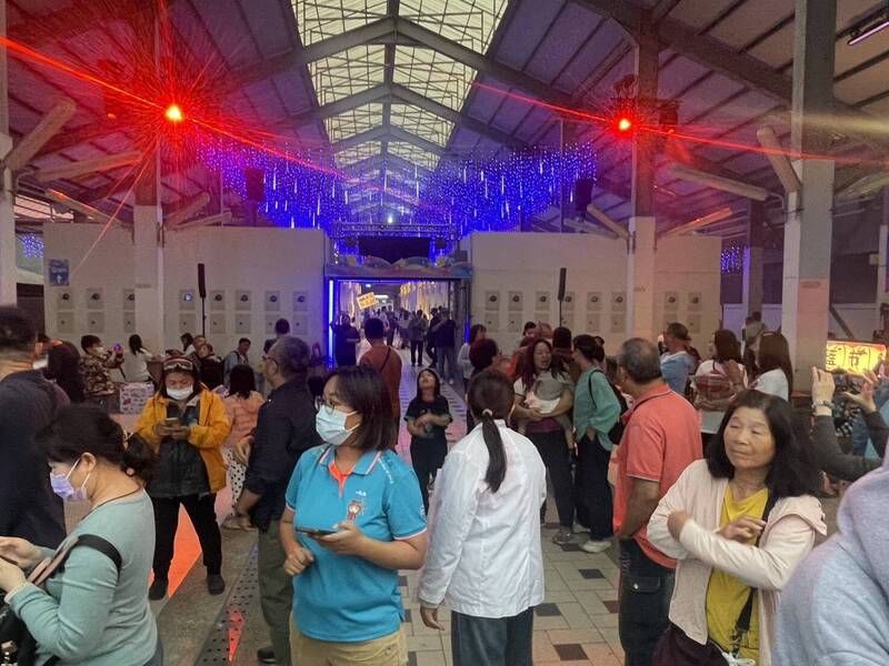 為2026台灣燈會暖身 新港綻放 in Blue 點亮百年市場