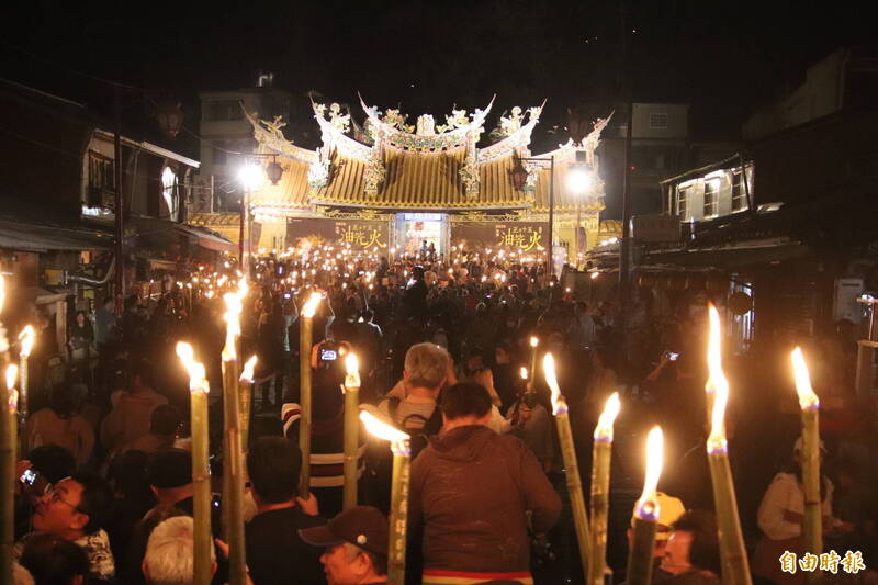 北埔「油笐火」火舞助陣夜遊火龍 楊立微重現《火之桌》神技