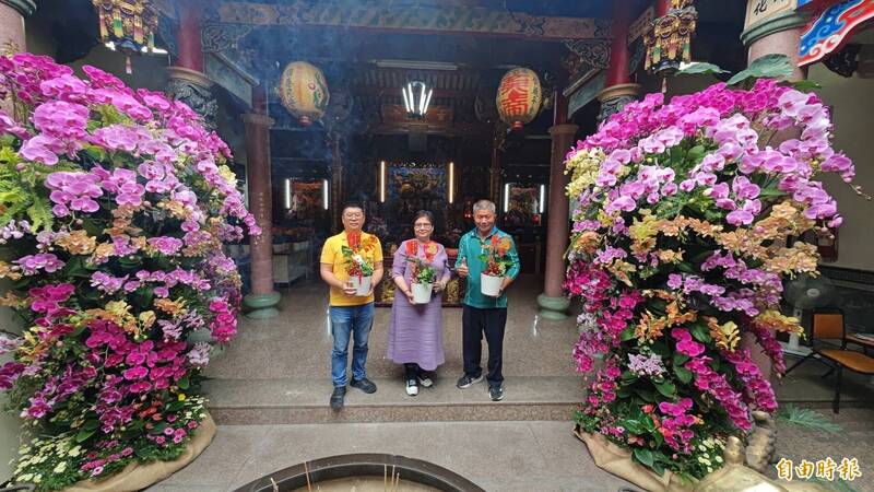 全台最香遶境!228田尾花車踩街 「擲花斗」最高拿4萬6發財金