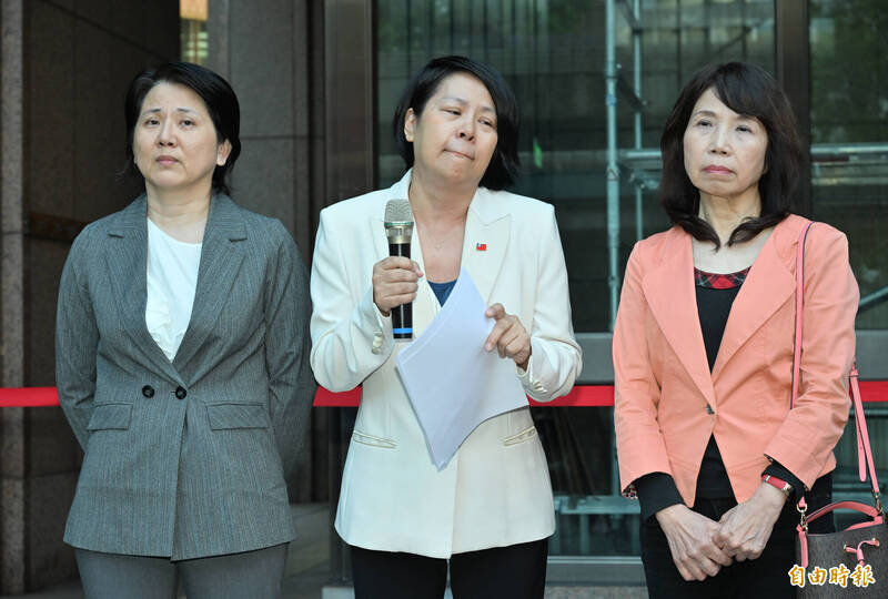 民眾黨立委李貞秀（中）。（資料照）